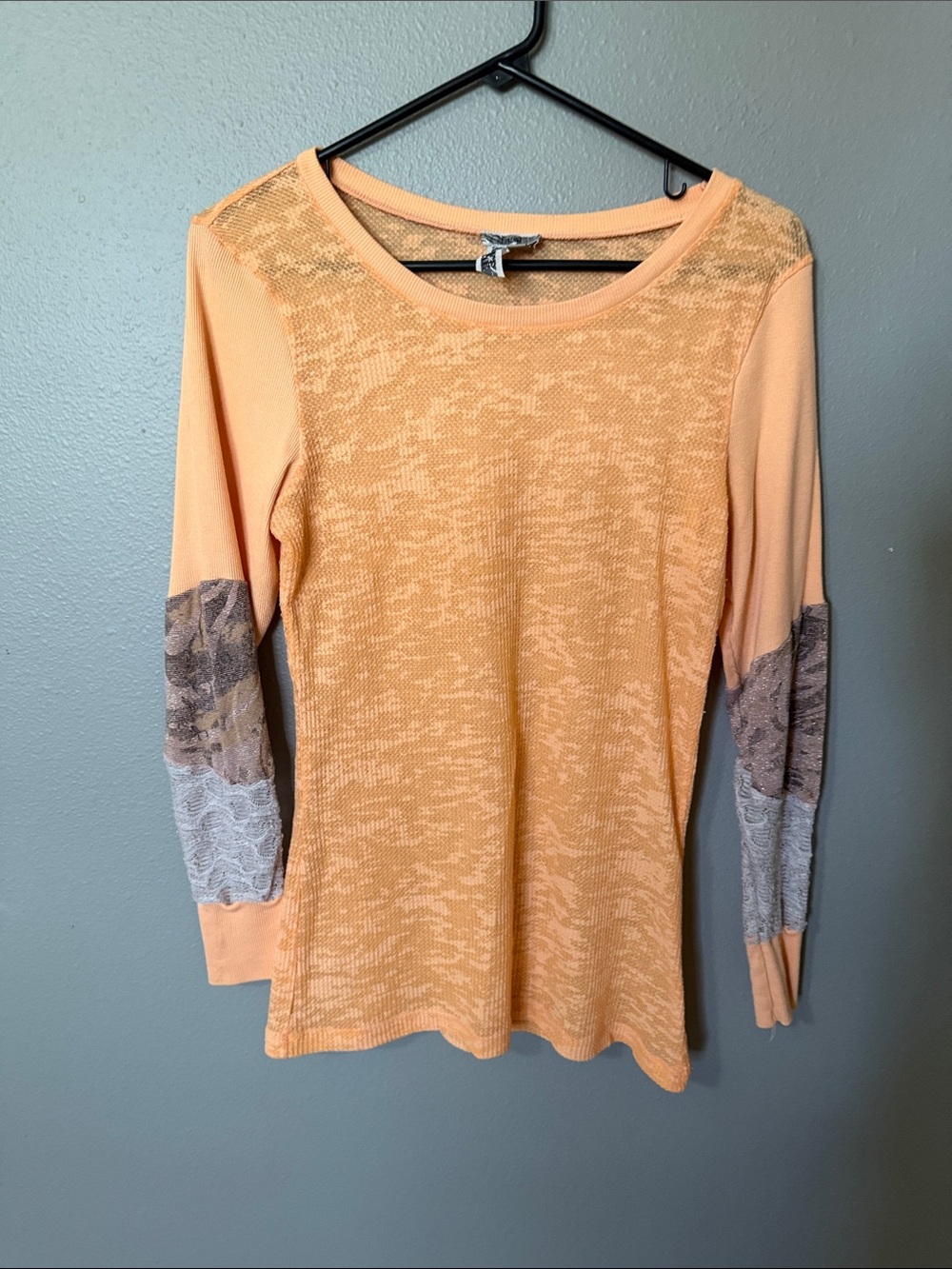 BKE Peach Knit Long-Sleeve Top with Lace Sleeve Panels